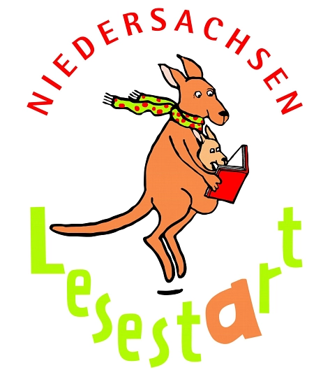 Logo von Lesestart Niedersachsen: Ein hopsendes Känguruh mit lesendem Baby im Beutel © Lesestart Niedersachsen